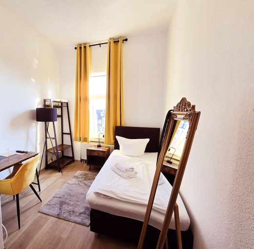 Room 3, Hotel Kronprinz, Emden