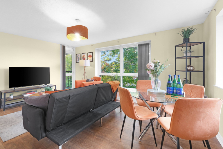 Living area 2, Modern 2 Bedroom Apt in Broadlands Court, Bracknell Forest