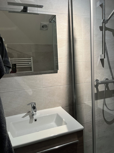 Bathroom 2, LE Saint André, Haute-Saône