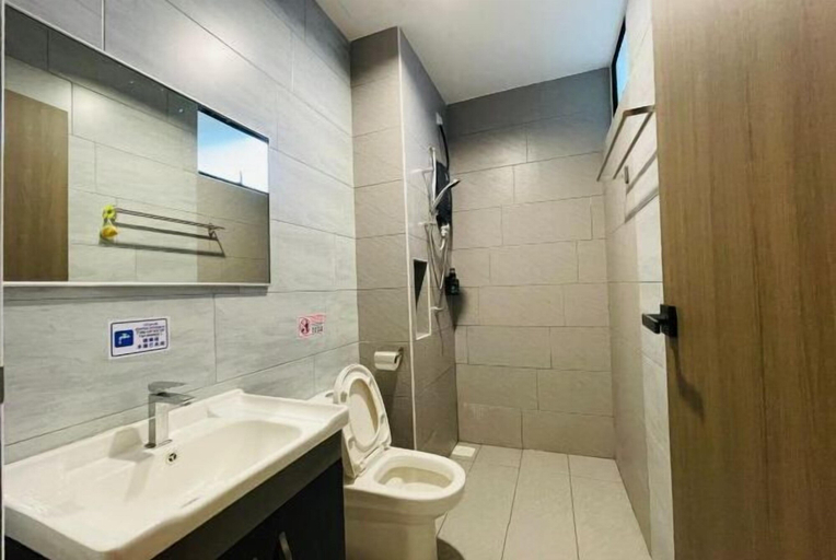 Bathroom, Desaru Utama A14 by UcomeHomestay, Kota Tinggi