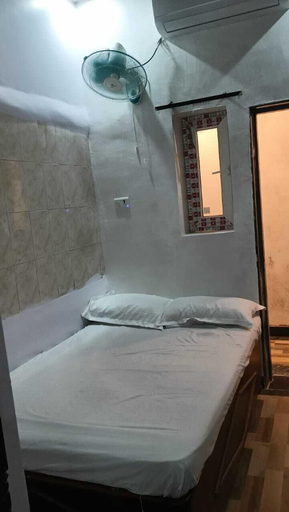 Room 5, Krishna Inn, Kaushambi