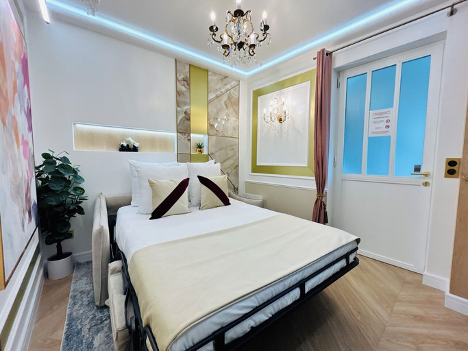 Living area 3, Merveil Luxury Suite - Marais - Charlot, Paris