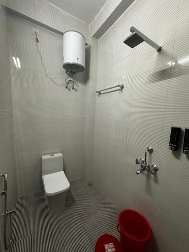 Bathroom 3, Hotel Baba Kinaram Kutir, Varanasi