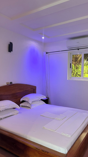 Room 5, AMBA YARD, Tori-Bossito