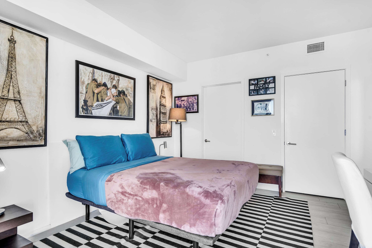 Room 2, Eagle View Luxury Stay for 4, Broward