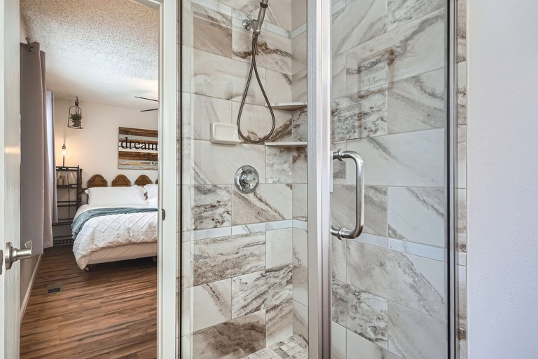 Bathroom 2, Ingalls Circle 3 Bedroom Home, Jefferson