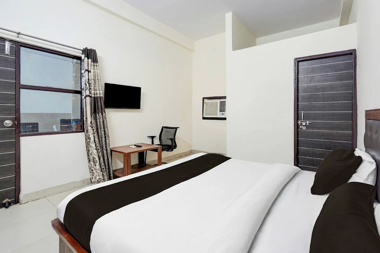 Room 2, Hotel Heaven Peacock Noida, Gautam Buddha Nagar