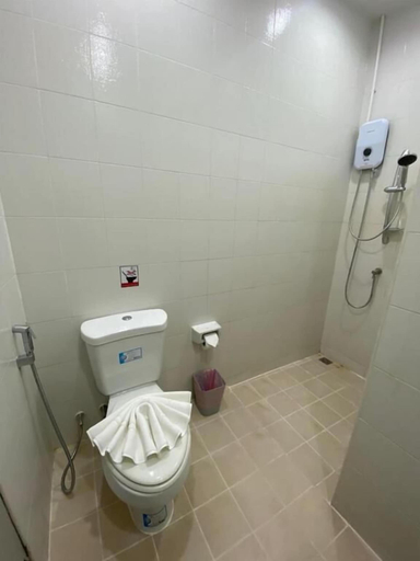 Bathroom 3, L&P Guesthouse, Phuket Island