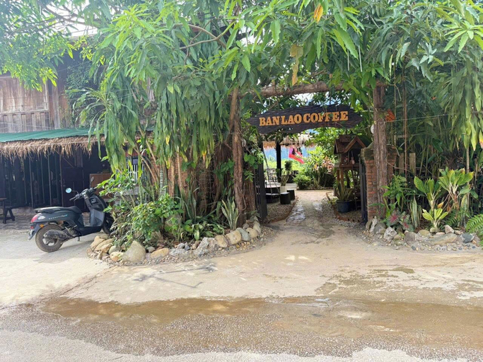 Front of property 5, Ban Laos Guesthouse, Vangvieng