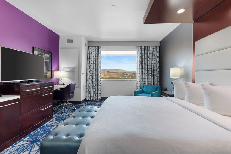 Bedroom 3, 12 Tribes Omak Casino Hotel, Okanogan