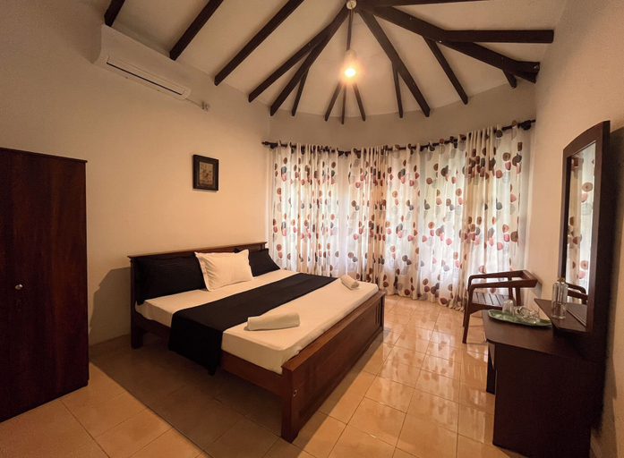 Room 4, Greenbell Kandy, Harispattuwa