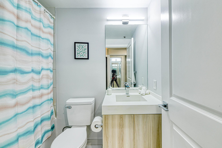 Bathroom 5, Jarvis District Suites, Toronto