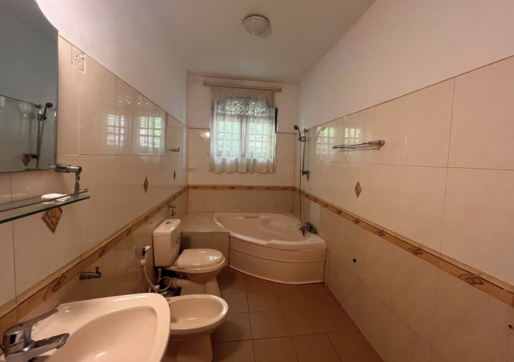 Bathroom, Greenbell Kandy, Harispattuwa