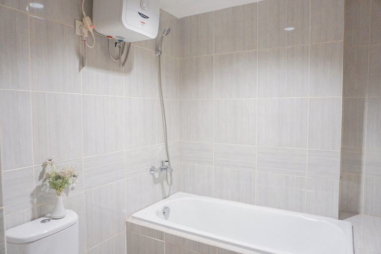 Bathroom 5, Cozy And Functional 2Br Apartment Vasanta Innopark, Cikarang