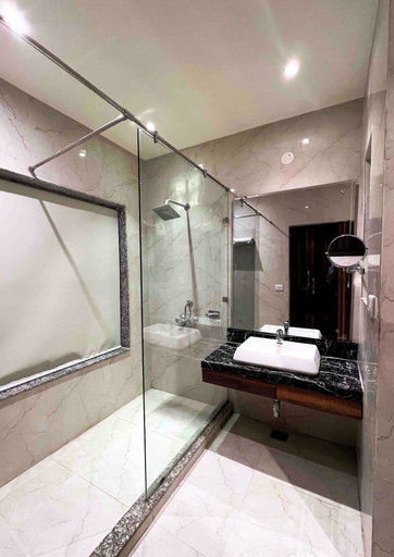Bathroom 5, Hotel The Grand Shoba, Delhi
