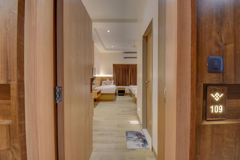 Room 4, Hotel Warma Palace, Nashik