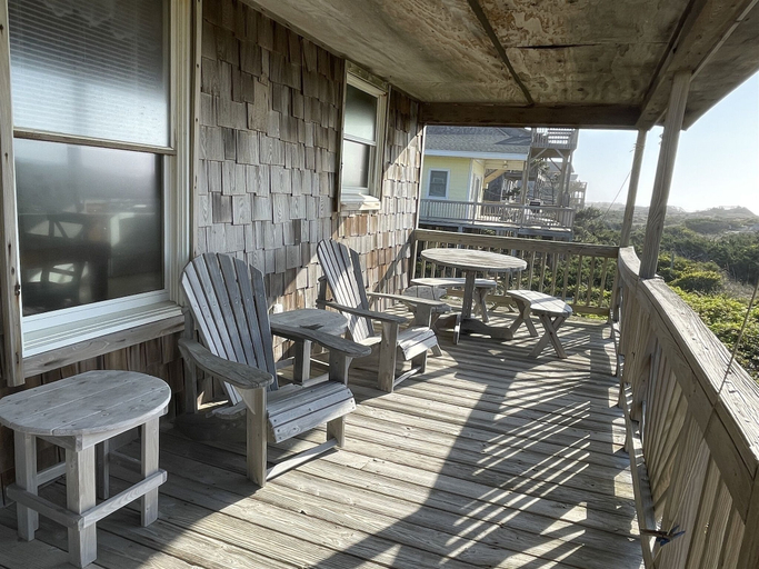 Outdoor dining, Time / Tide 4 Bedroom Cottage by RedAwning, Dare