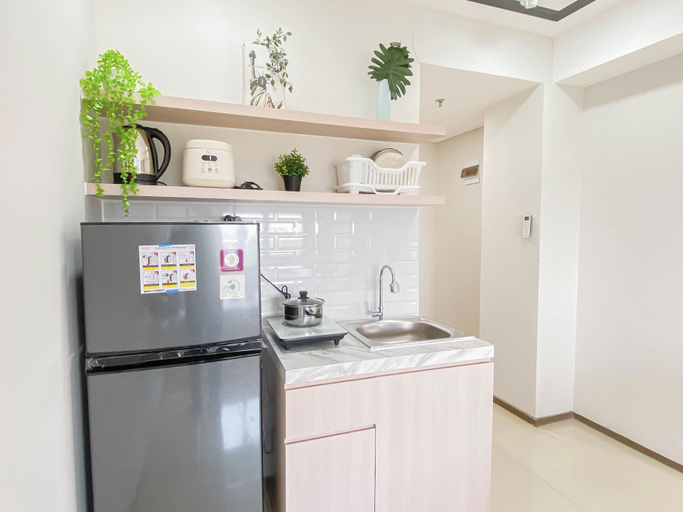Private kitchen 4, White Accent Studio At Apartment Meikarta Near Paramadina University, Cikarang