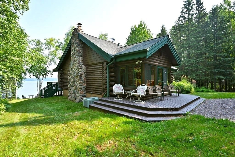 Terrace/patio, Birch Haven 4 Bedroom Home by RedAwning, Ashland