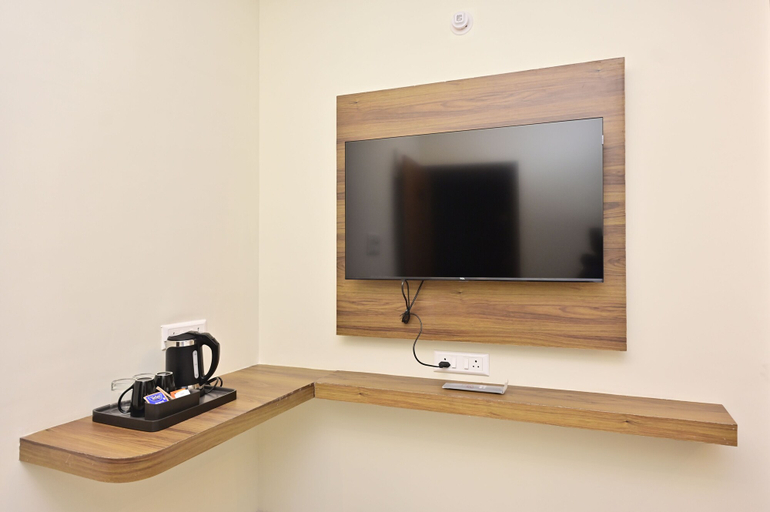 Room 4, Hotel Noble Nook 100 ft. Road Indiranagar, Bangalore