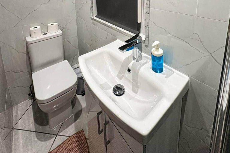 Bathroom 2, Lovely Studio Ealing, London