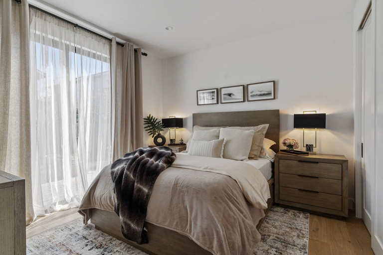 Room 2, Ocean Whispers 4 Bedroom Home, San Mateo