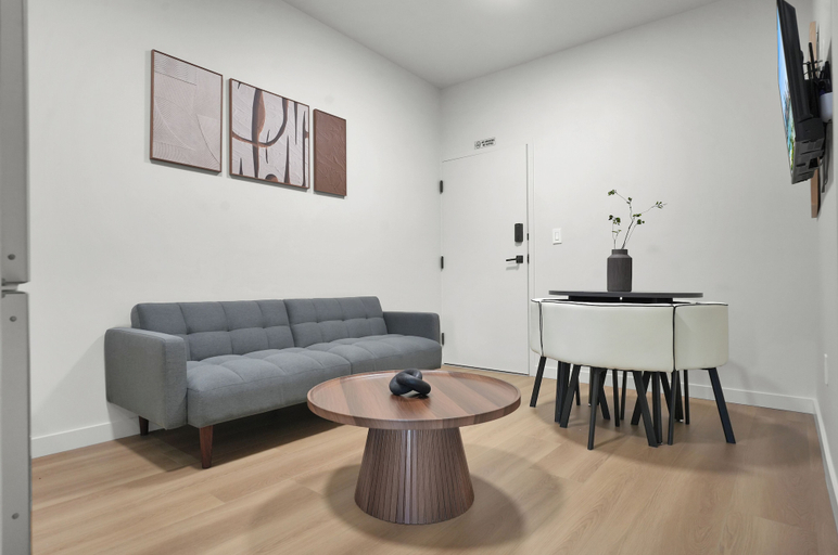 Living area 4, Prestige Retreat by Renzzi, Miami-Dade