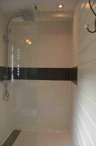 Bathroom 5, Les Hauts de la Baie, Terre-De-Bas