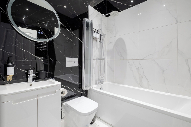 Bathroom 4, LONDONERS│Fabulous Four Residence, London
