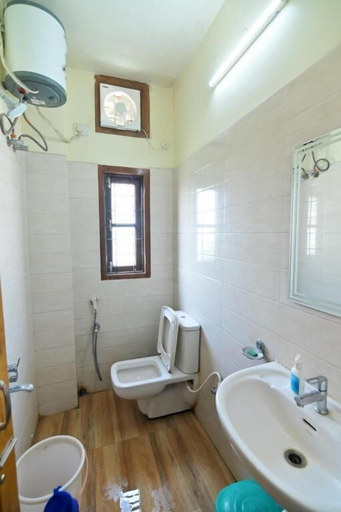 Bathroom 3, Joyable Homestay Near Sankardev Netralay, Kamrup Metropolitan