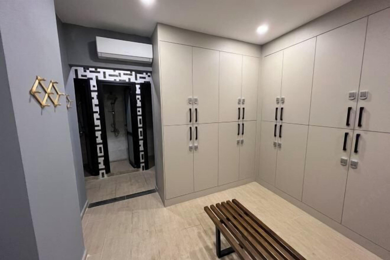 Interior 2, Spa, Gym, Pool, Netflix Included, Central
