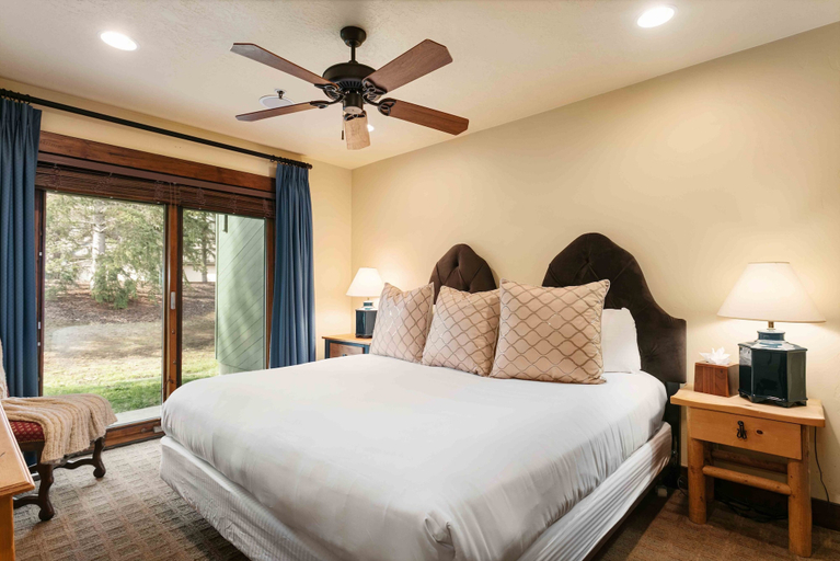 Room 2, 1617 - Six Bedroom Condo plus Den Lakeside by Deer Valley Resort, Summit