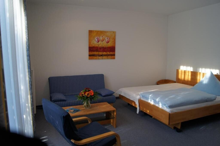 Bedroom 4, Hotel Phönix garni, Rastatt