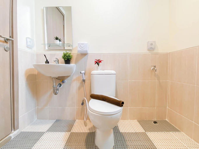 Bathroom 3, Simple And Bright 3Br At Meikarta Apartment, Cikarang