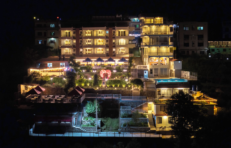 Exterior & Views