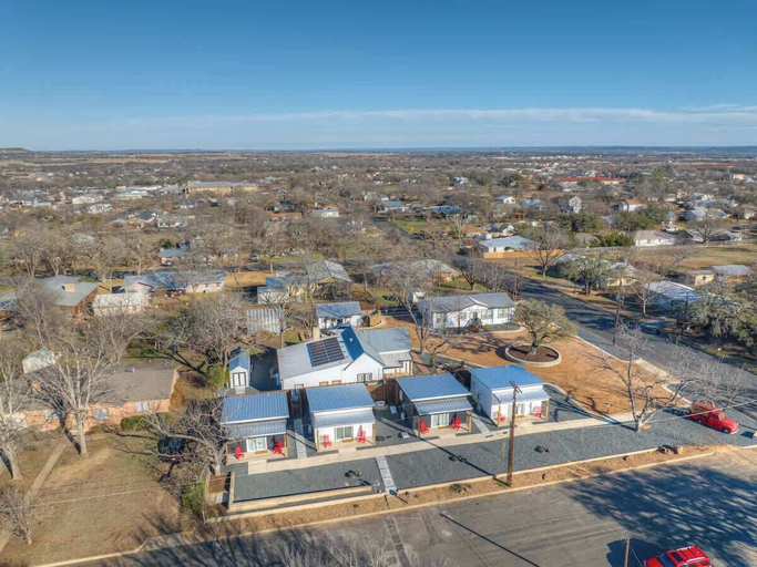 Exterior 3, Pop 1: Hot-tub + Close to Main St, Gillespie
