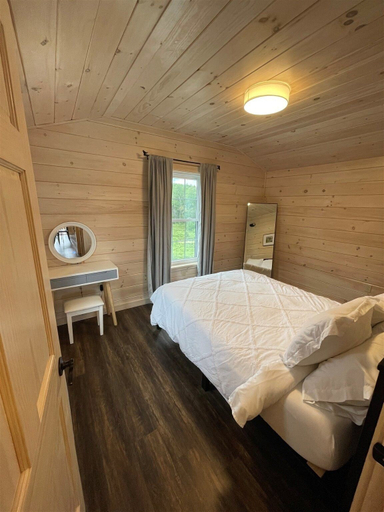 Room 5, Wood Thrush Limit 3 1 Bedroom Cabin, Cumberland