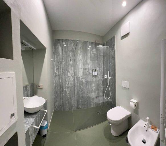 Bathroom 5, Momò, Napoli