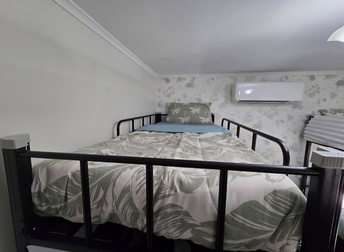 Room 5, Bluetongue Hideout, Liverpool - East