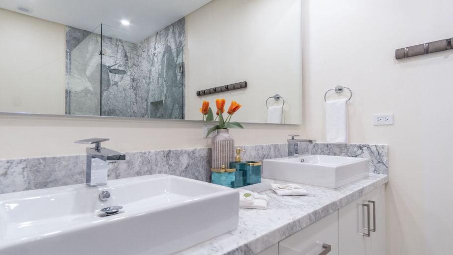 Bathroom 4, Amazing two Bedroom Beach Front Condo W1105, Puerto Peñasco