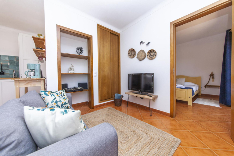 Room 3, A56 - Westway Rossio Holiday Place, Lagos