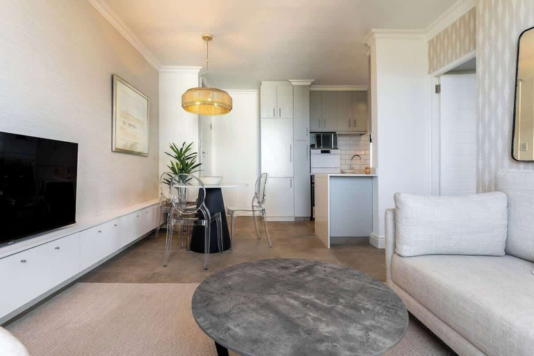 Living area 5, Modern 1 bed Table Mountain View Hideaway, City of Cape Town