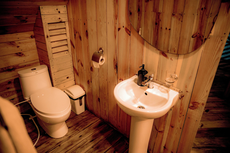 Bathroom 5, Treehouse de Valentine Mountain Resort, Balamban