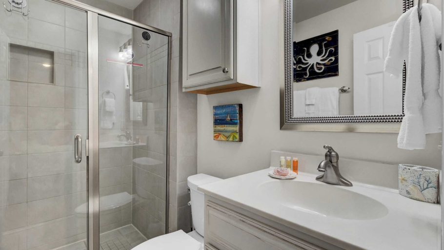 Bathroom 4, 6C Mariners Walk Avantstay Easy Pool + Beach Access, Charleston