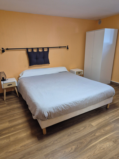 Room 3, AC Logements, Côte-d'Or