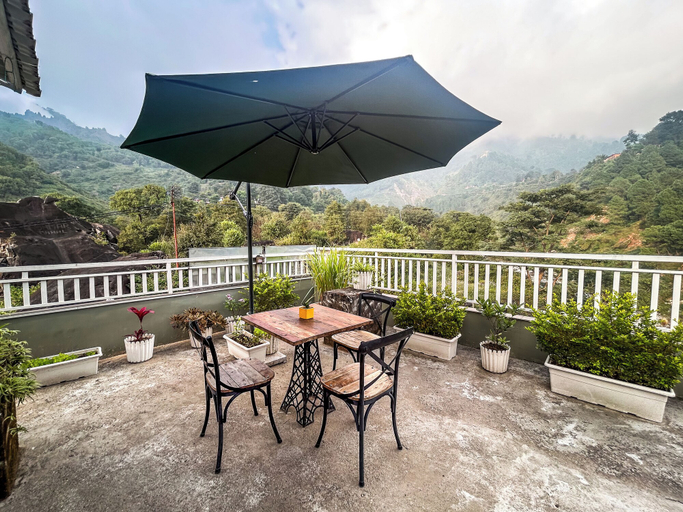 Terrace/patio 5, Hotel Alchemy Bistro & Inn, Kangra