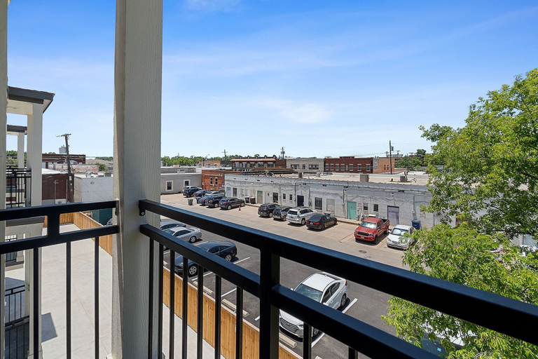 Room 3, Modern Townhome Rooftop Backyard Garage, Dallas