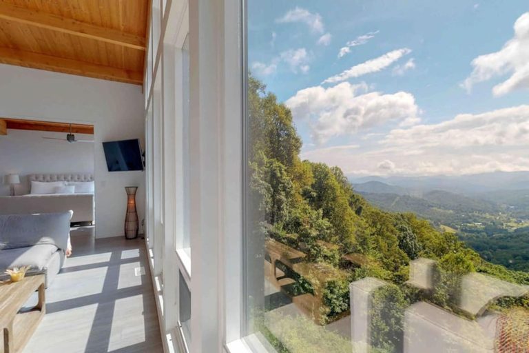 Room 3, Sky-high Mountain Luxury w Jaw Dropping Views, Haywood