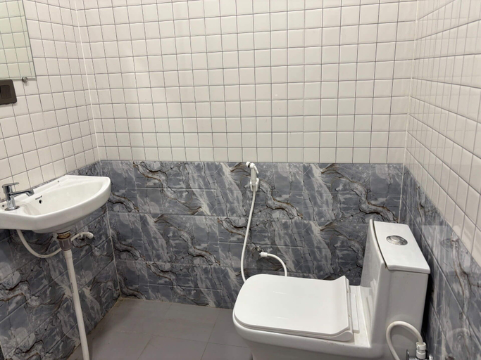 Bathroom 5, Hotel Sky Moon, Bhilwara