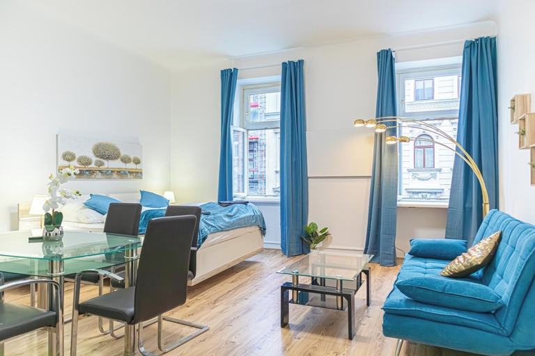 Room 2, Elegant 2BR Apt Steps from Westbahnhof, Wien